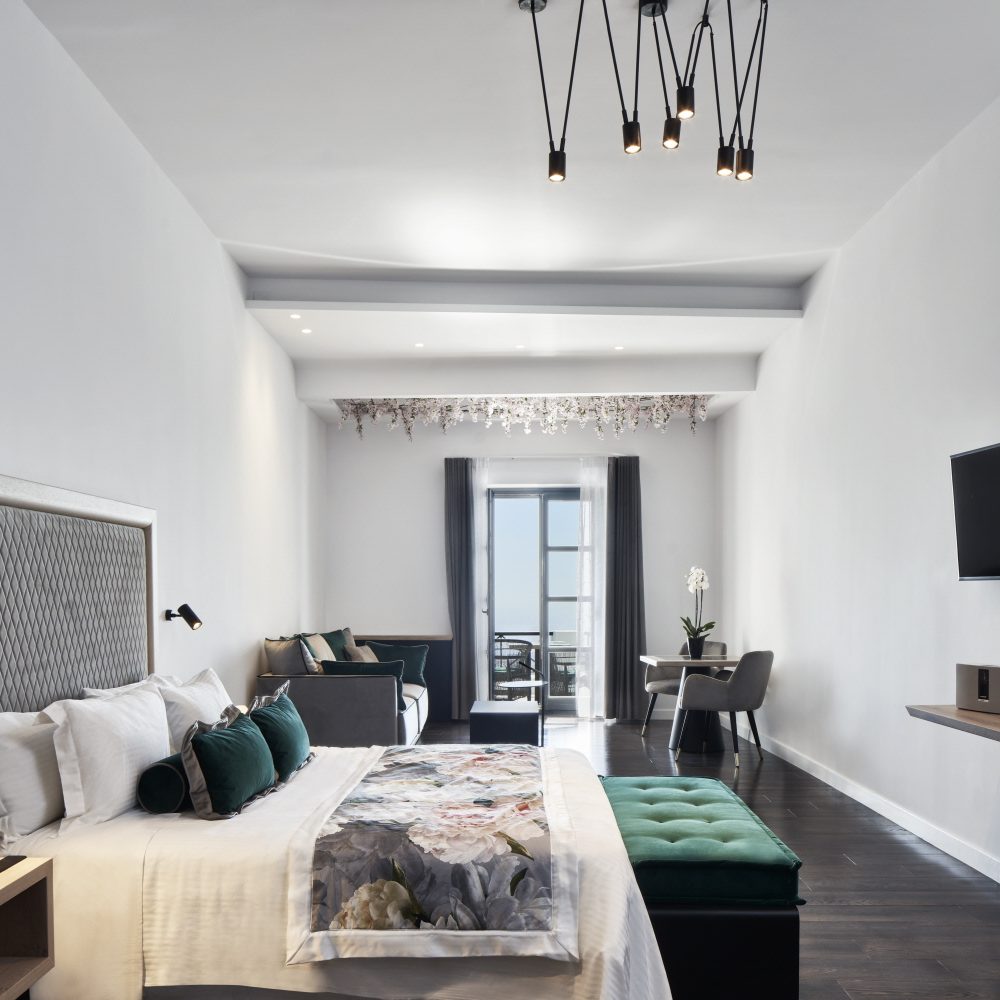 02_01_Katikies-Garden-Hotel-Santorini-Thira-Rooms-Suites