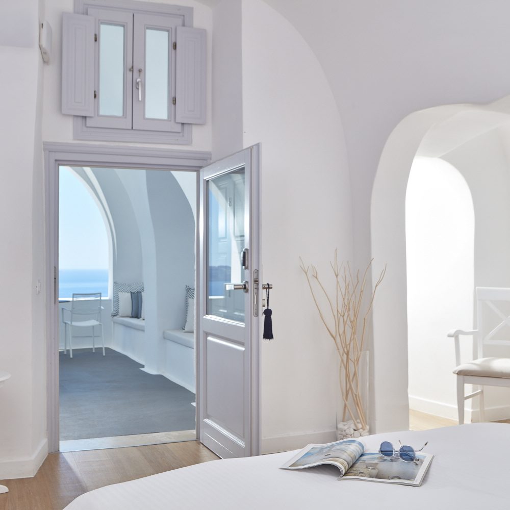 02_02_Katikies-Villa-Santorini-Oia-Suites-Rooms